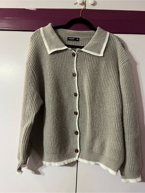 Knit Button-Front Collared Cardigan - Light Gray